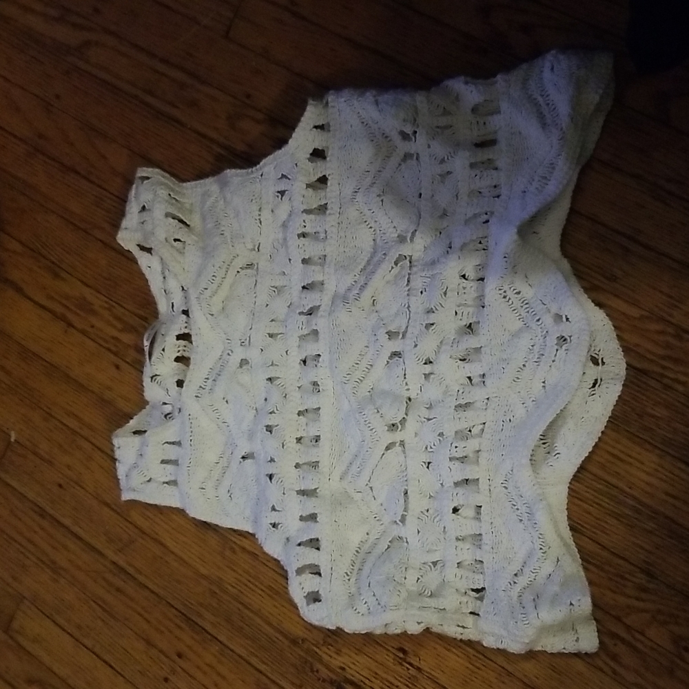 White doily type tank top size small
